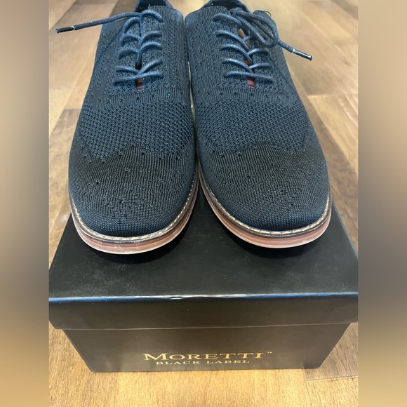 Moretti “Ashland”  shoes with trendy mesh top and red soles. - Picture 6 of 8